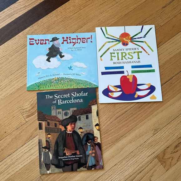 Children’s books about Rosh Hashanah - Picture 1 of 2